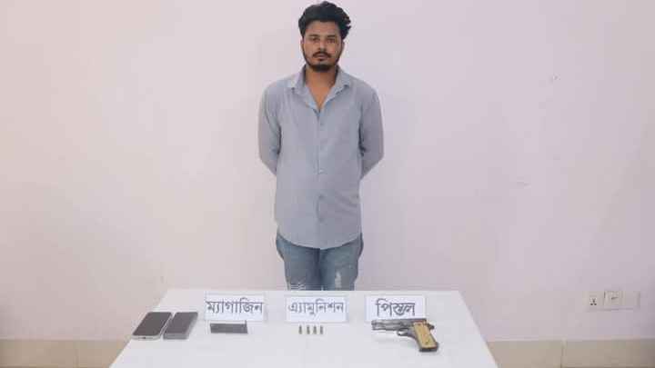 কুমিল্লায় যৌথবাহিনীর হাতে অস্ত্রসহ কিশোর গ্যাং লিডার গ্রেফতার